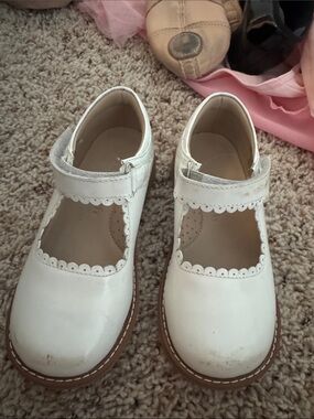 Elephantito White Mary Jane Dress Shoes with Scallop Trim